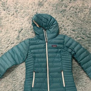 small woman’s patagonia coat!